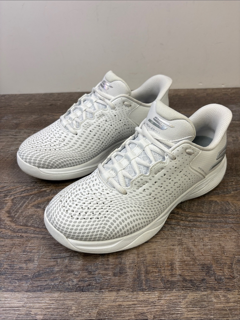 Skechers Arch Fit Pickleball Court Shoes Women’s 7.5 White Athletic Sneakers